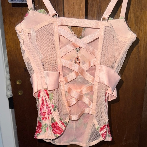 NWOT Victoria’s Secret 34B Pink Bow and Rose Zip Corset - Picture 4 of 7